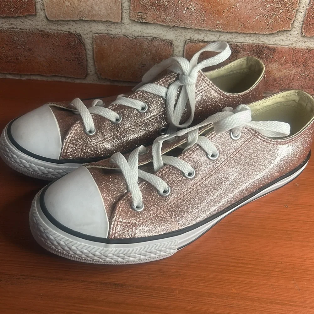 Converse Juniors Size 4 Pink